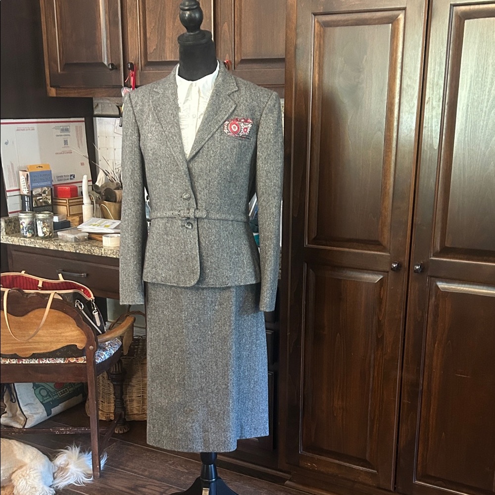 Vintage Sz 16 Grey Tweed Belted Skirt Suit GVC